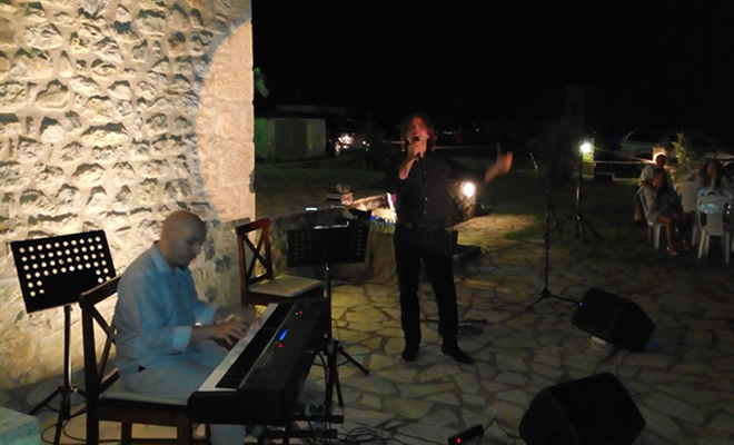 Μια εξαιρετική μουσική βραδιά χάρισε ο Βασίλης Λέκκας στους θαυμαστές του, στο κτήμα Θεοδωρακάκου