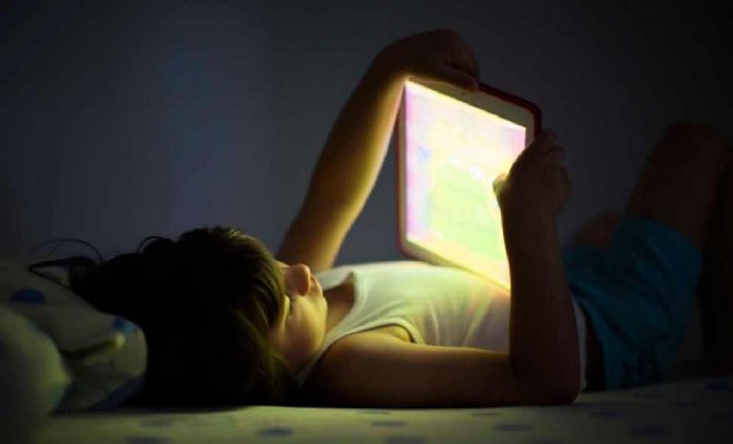 Είναι «ψηφιακή ηρωίνη»: πώς οι οθόνες μεταμορφώνουν τα παιδιά μας σε ψυχωτικούς τοξικομανείς