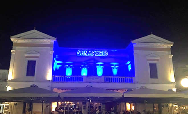 Φωτίζεται συμβολικά το κτίριο του Δημαρχείου με το χρώμα Blue-Turquoise  που είναι το χρώμα ευαισθητοποίησης για τη Δυσλεξία