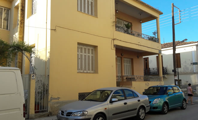 Ενοικιάζεται ισόγεια μονοκατοικία, 120 m2, στην γωνία των οδών Διοσκούρων και Αγίου Νίκωνος, στη Σπάρτη