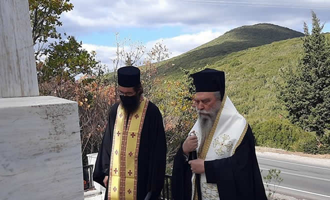 Επιμνημόσυνη δέηση στο μνημείο των 118 στο Μονοδένδρι από τον Σεβ. Μητροπολίτη μας