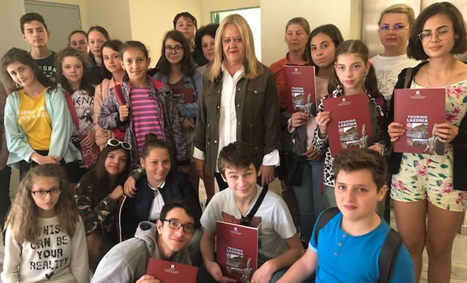 Συνάντηση της Αντιπεριφερειάρχη Λακωνίας κ. Αδαμαντίας Τζανετέα με μαθητές από την Ρουμανία 