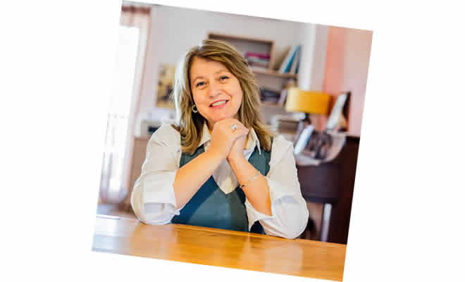 Χριστίνα Λαμπούση: Μια νέα συγγραφική φωνή που φωτίζει τη ζωή στην τρίτη ηλικία