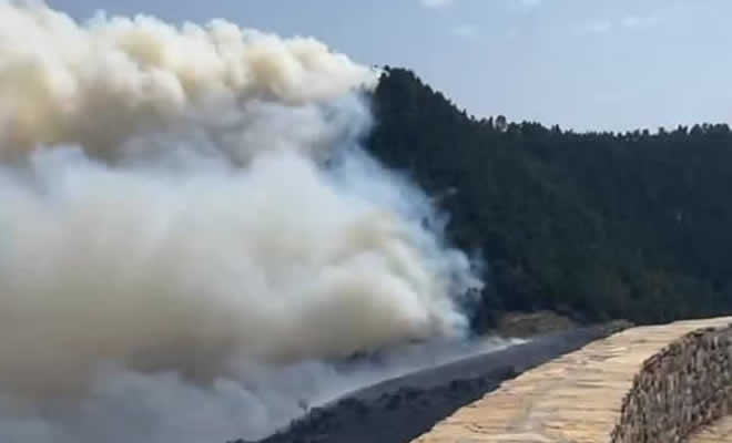 Σε ύφεση βρισκόταν η φωτιά στον Δήμο Ανατολικής Μάνης αλλά αναζωπυρώθηκε και απειλεί το χωριό Κόκκινα Λουριά  