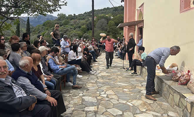 Με μεγάλη επιτυχία πραγματοποιήθηκε το παραδοσιακό έθιμο της Κουλούρας στη Λιαντίνα
