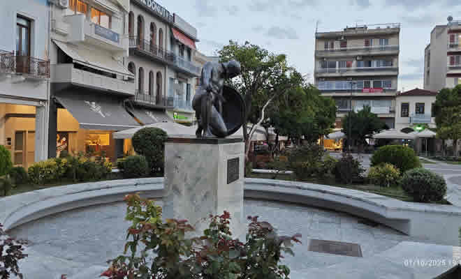 Πρόταση αφαίρεσης του υφιστάμενου αγάλματος από την κεντρική πλατεία και αντικατάστασής του με έργο αντάξιο της ιστορίας της Σπάρτης