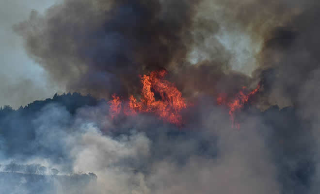 Πυρκαγιά εκδηλώθηκε στη Μάνη κοντά σε οικισμό