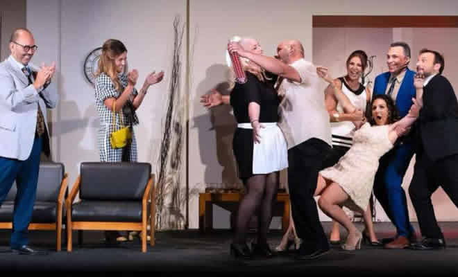 Γεωργία Κακούρου Χρόνη: «Γαµπροί… απ’ το παράθυρο» - Η ευρηµατική παράσταση της ΕΘΟΑΜ