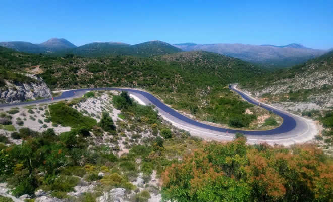 «Μία είναι η ουσία», από τον Βαγγέλη Μητράκο