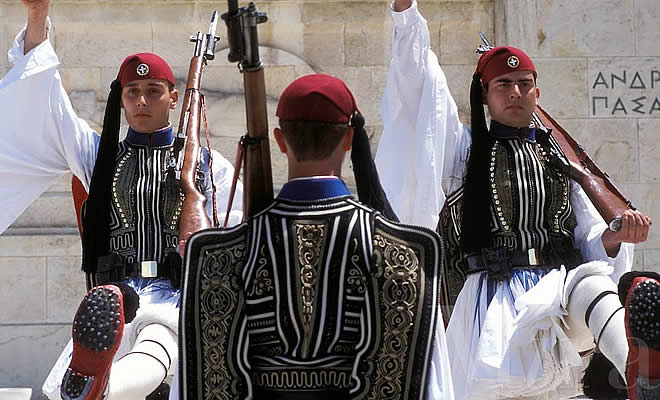 «Η Ενδυμασία του Εύζωνα και η Σημασία της», από τον Θεοφάνη Λάζαρη