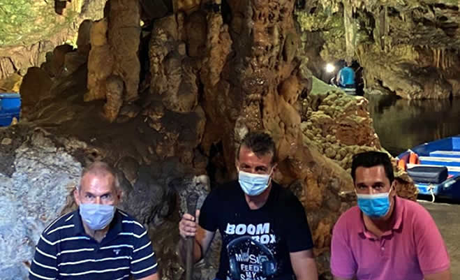 Επίσκεψη Δαβάκη στα Σπήλαια Διρού και στην Αλεπότρυπα