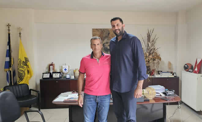 Συνάντηση του Δημάρχου Σπάρτης, Μιχάλη Βακαλόπουλου με τον καλαθοσφαιριστή και υποψήφιο σύμβουλο για την ΕΟΚ, Γιάννη Μπουρούση