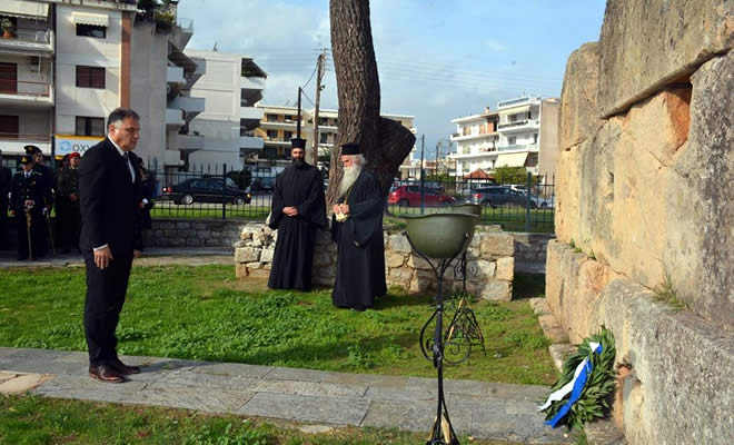 Νεοκλής Κρητικός: «Ένα δάφνινο στεφάνι, στο κενοτάφιο του δικού μας βασιλιά Λεωνίδα»