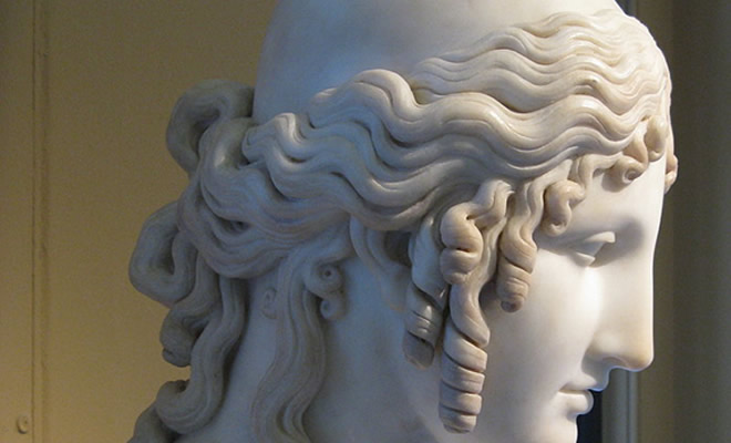 «Η προσήμανση του κλασικού: Η παγερή ομορφιά ως μείζον ελληνικό ζήτημα (η περίπτωση της Ελένης)», από την Ειρήνη Μπόμπολη, φιλόλογο - συγγραφέα